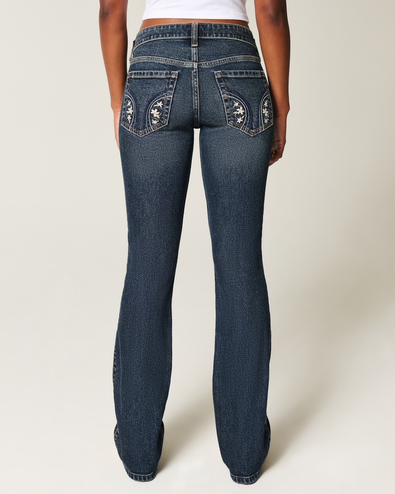 hüftig geschnittene hellblaue bootcut-jeans