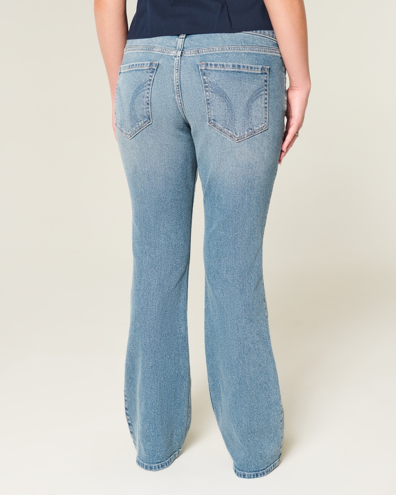 hüftig geschnittene tief gewaschene bootcut-jeans mit stickereien