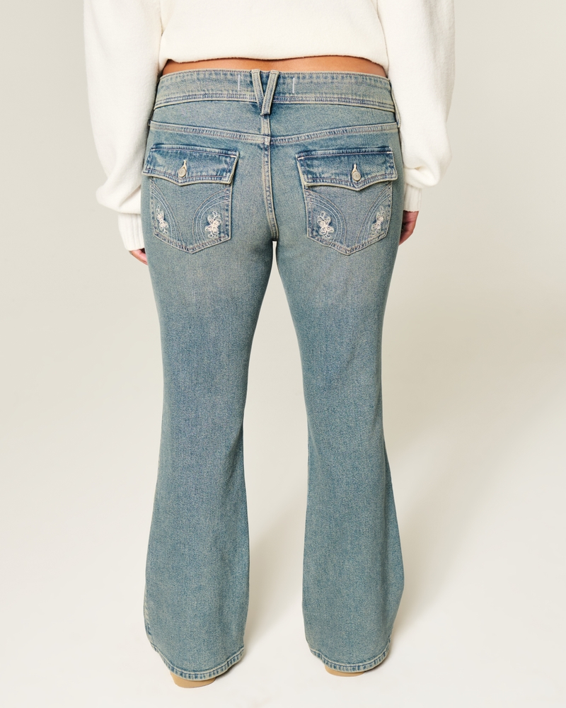 hüftig geschnittene tief gewaschene bootcut-jeans mit stickereien