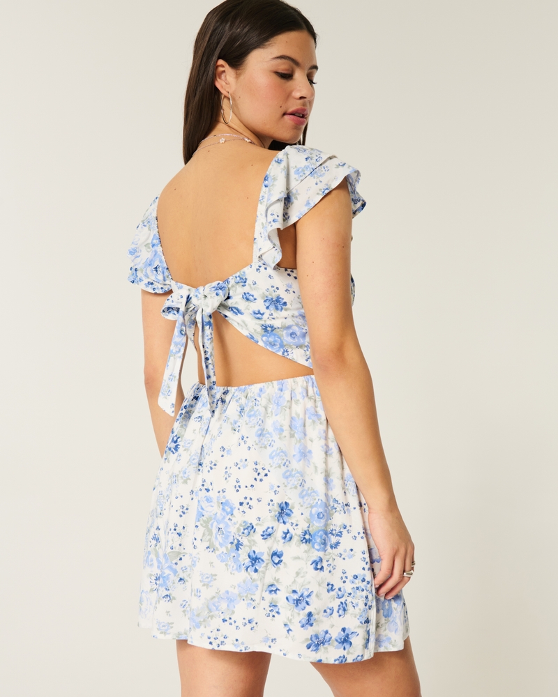 minikleid mit fließenden Ärmeln und v-ausschnitt