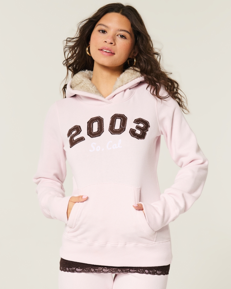 kapuzenpullover mit muster und kunstfellfutter aus dem jahr 2003