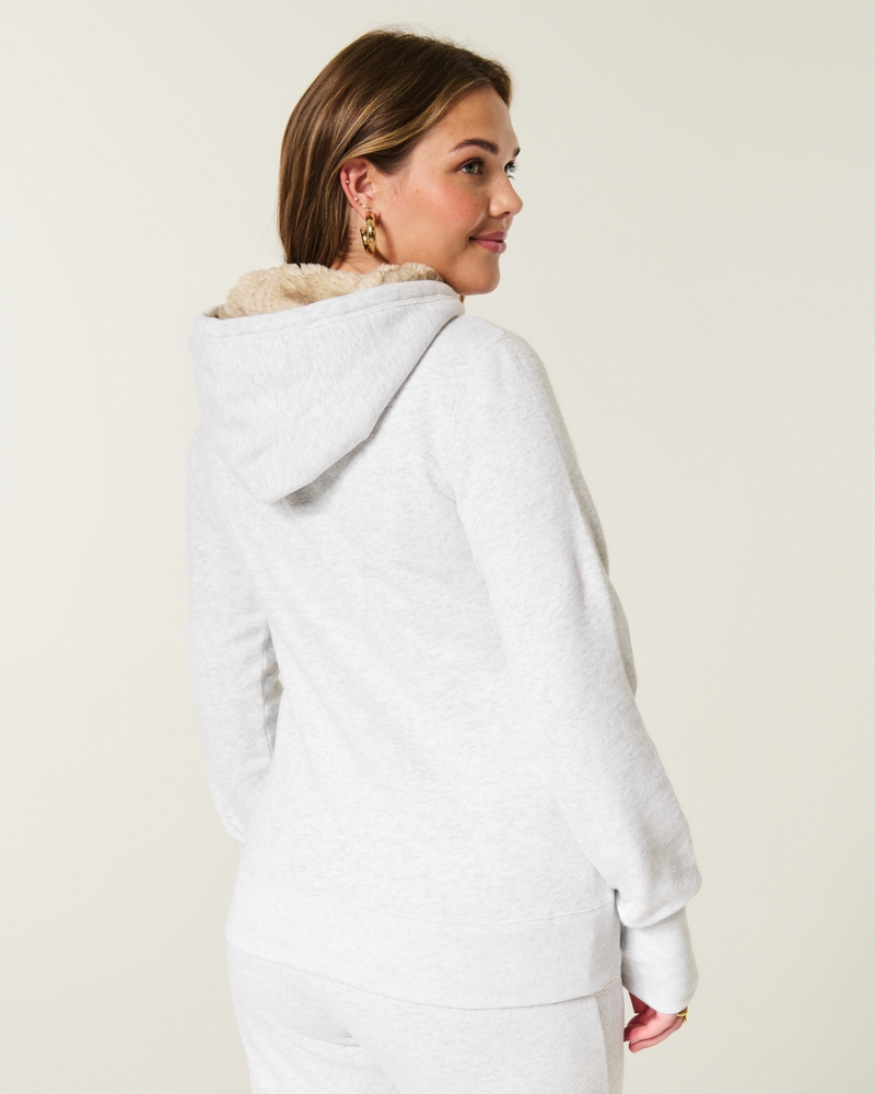 kapuzenpullover mit muster und kunstfellfutter aus dem jahr 2003