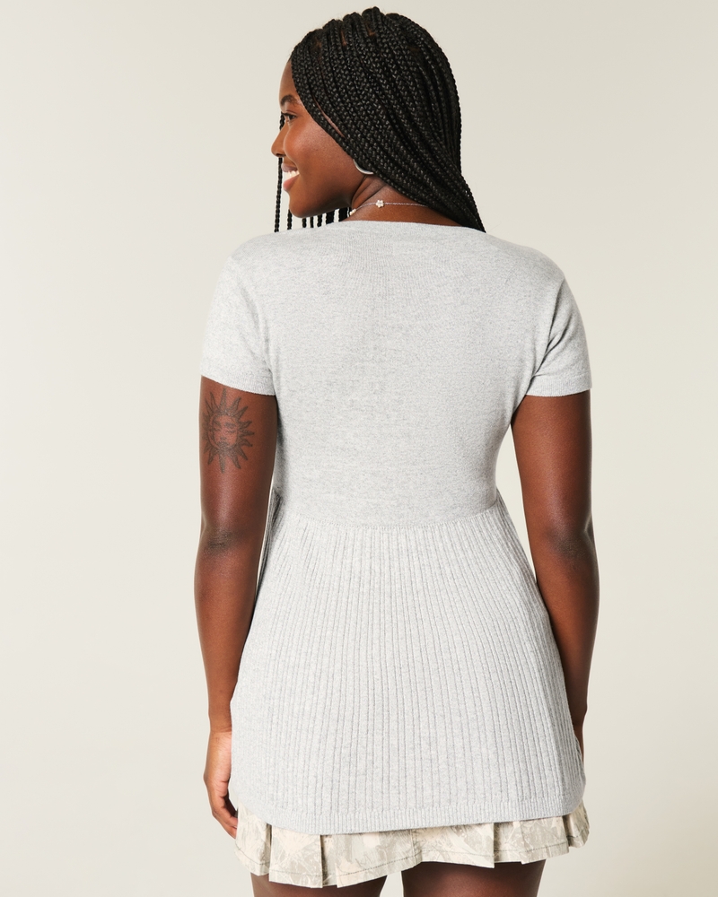 kurzärmeliges babydoll-top mit henley-kragen