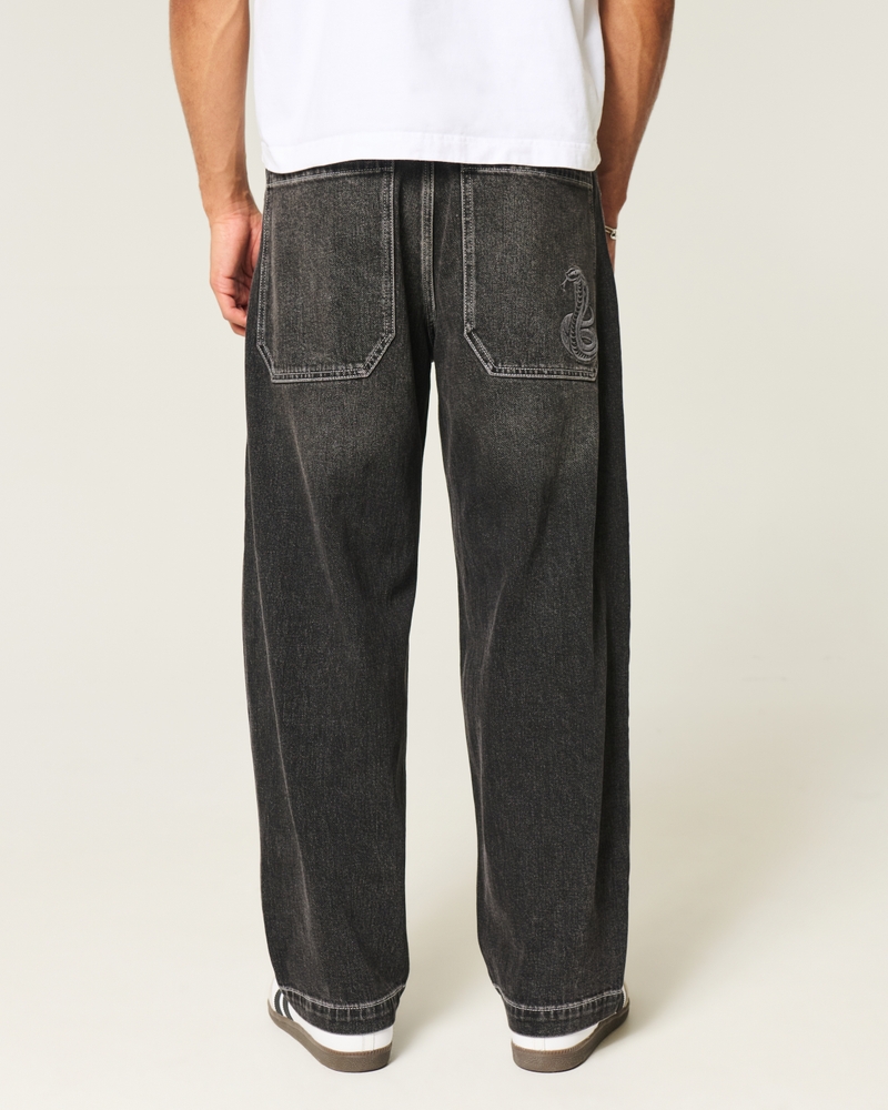camouflage-skateboard-jeans locker sitzend malerjeans