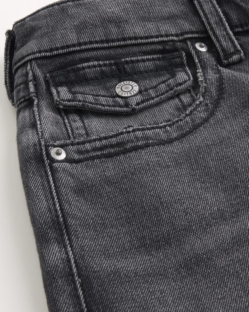 bootcut-jeans mit mittelblauer aufgesetzter tasche