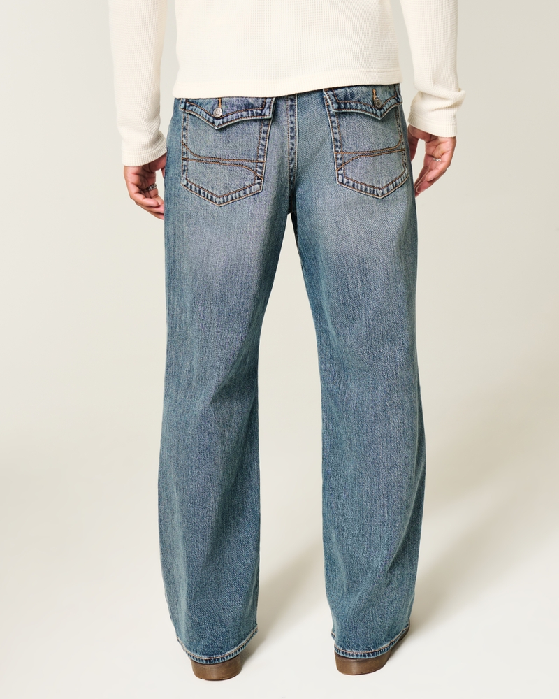 bootcut-jeans mit mittelblauer aufgesetzter tasche