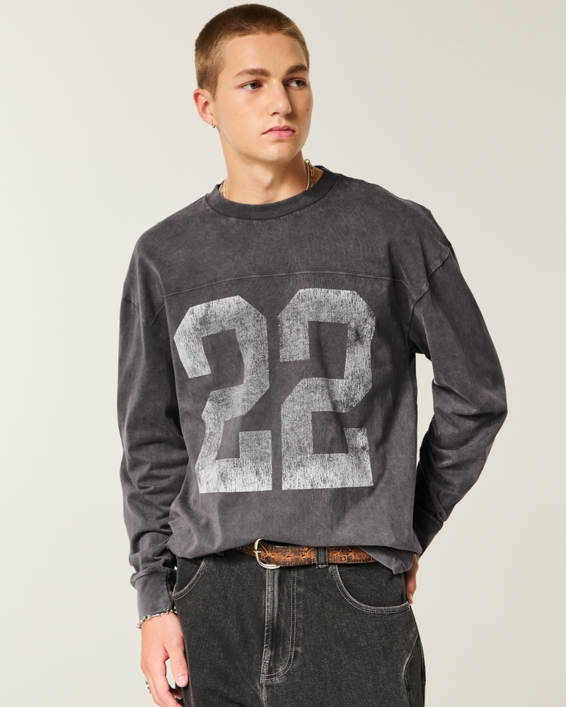 quadratisch geschnittenes schweres langarm-t-shirt mit grafikprint größe 22.