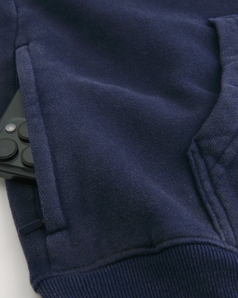quadratisch geschnittener hoodie mit digitalmuster