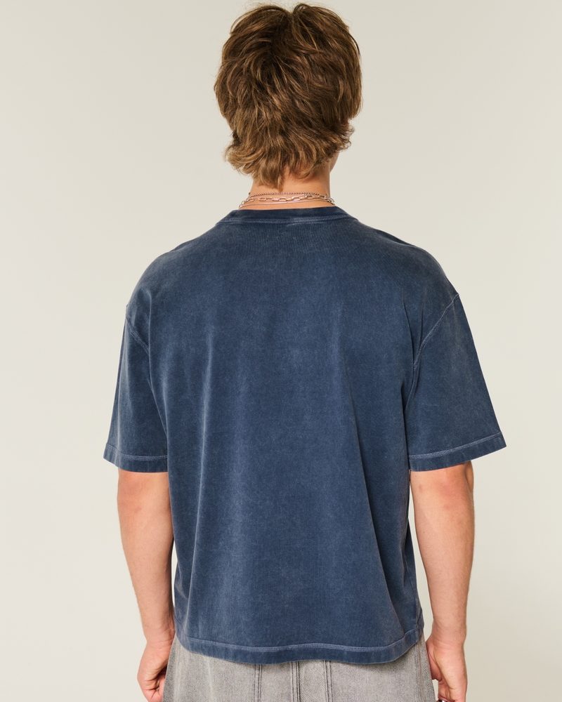 quadratisch geschnittenes kurzes robustes t-shirt mit rundhalsausschnitt